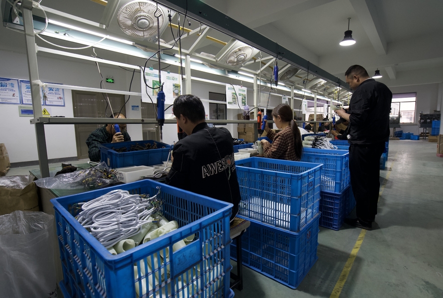 Ningbo Zhenpin Electrical Industry and Trade Co., Ltd. خط إنتاج المصنع